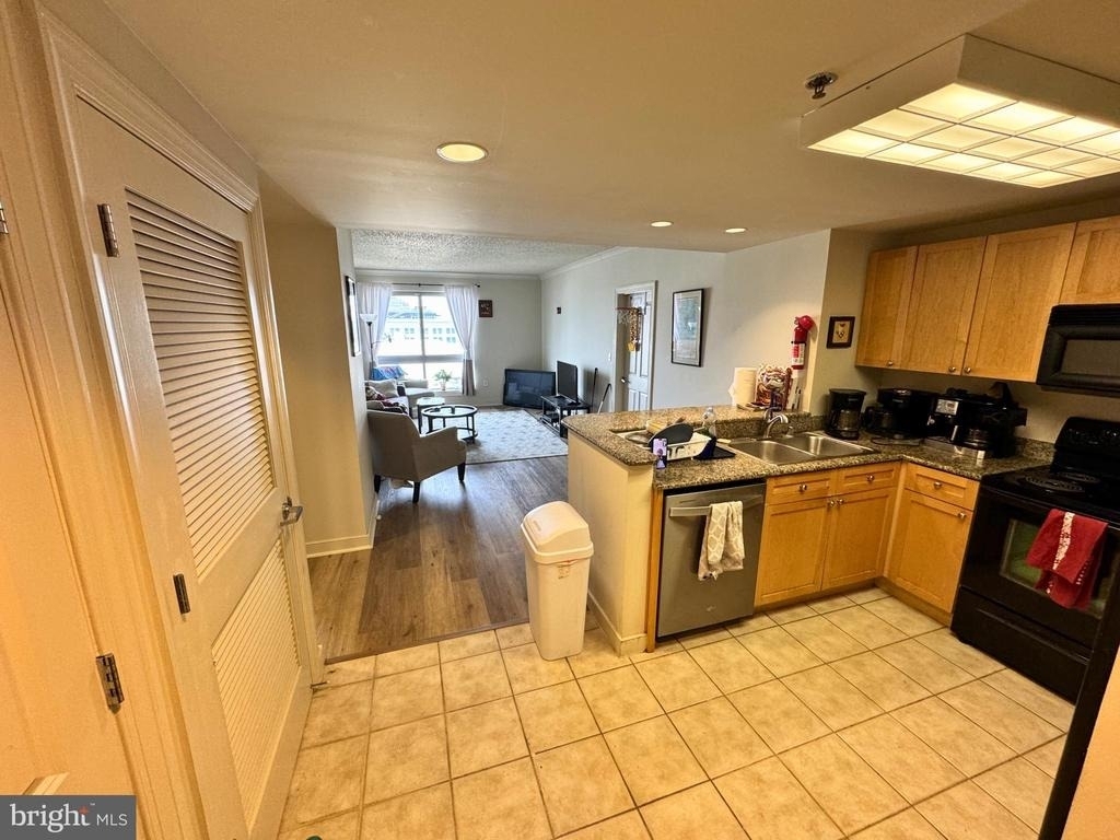 777 7th Street Nw - Photo 2