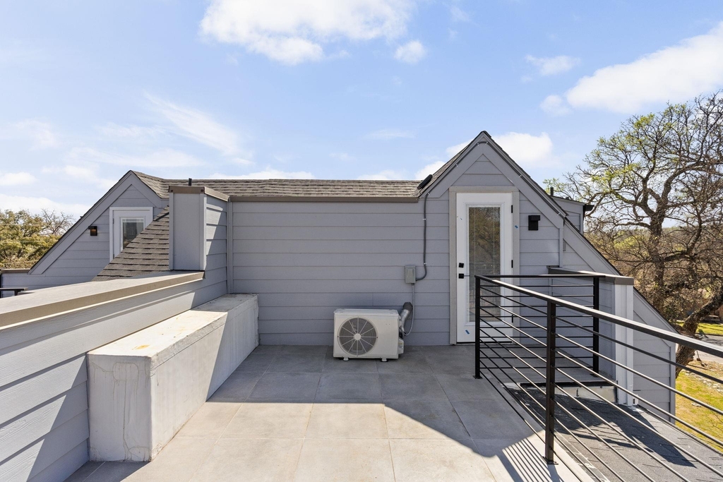 1402 Summit St - Photo 31