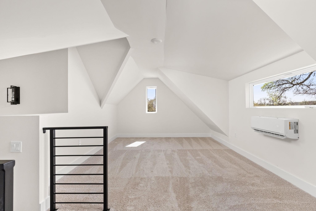 1402 Summit St - Photo 27