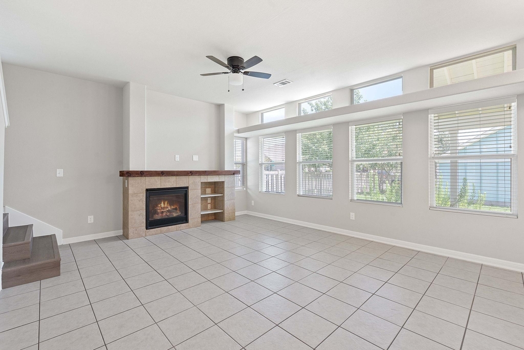 216 Greene Dr - Photo 2