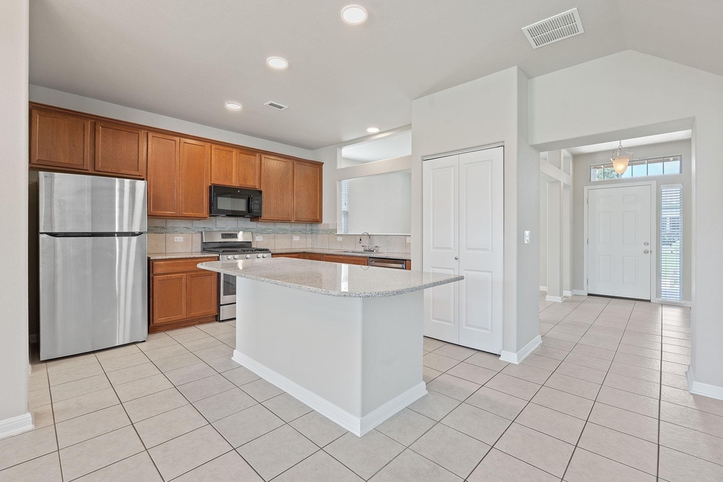 216 Greene Dr - Photo 3