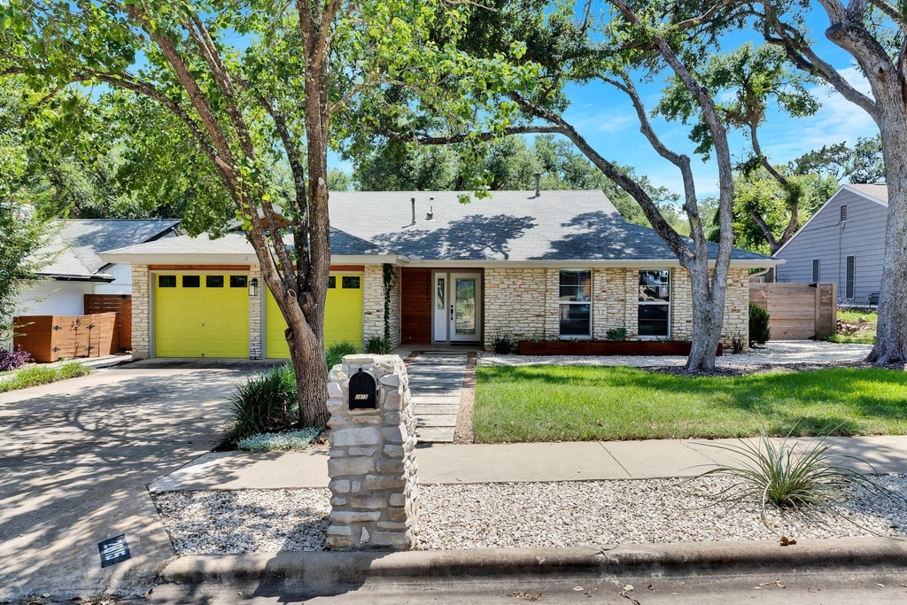 2815 Inridge Dr - Photo 0