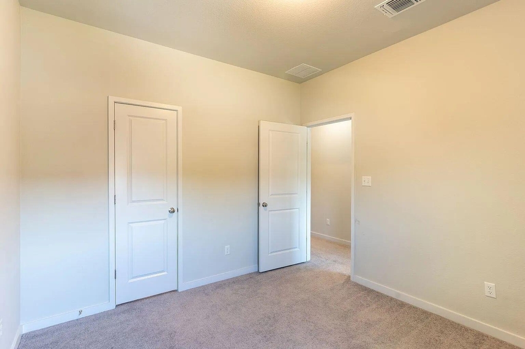 605 W South St - Photo 11