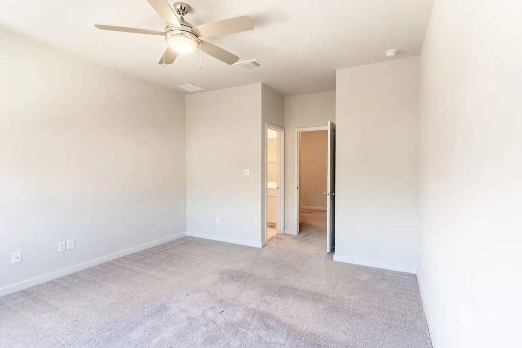 605 W South St - Photo 8