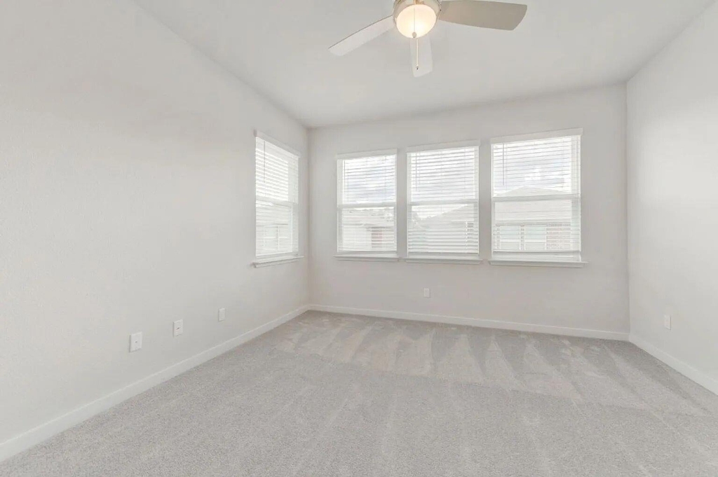 605 W South St - Photo 6
