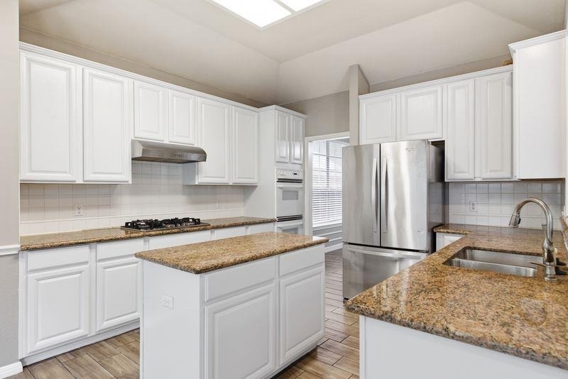 10008 Lachlan Dr - Photo 4