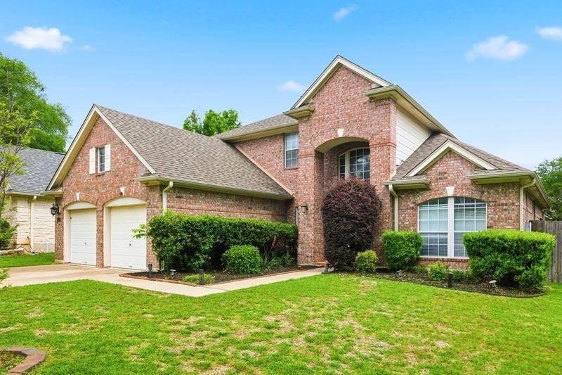 10008 Lachlan Dr - Photo 0