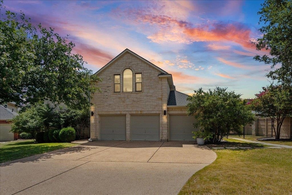 5301 Deerwood Ln - Photo 0