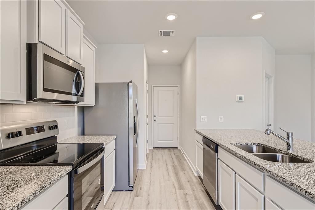 605 W South St - Photo 4