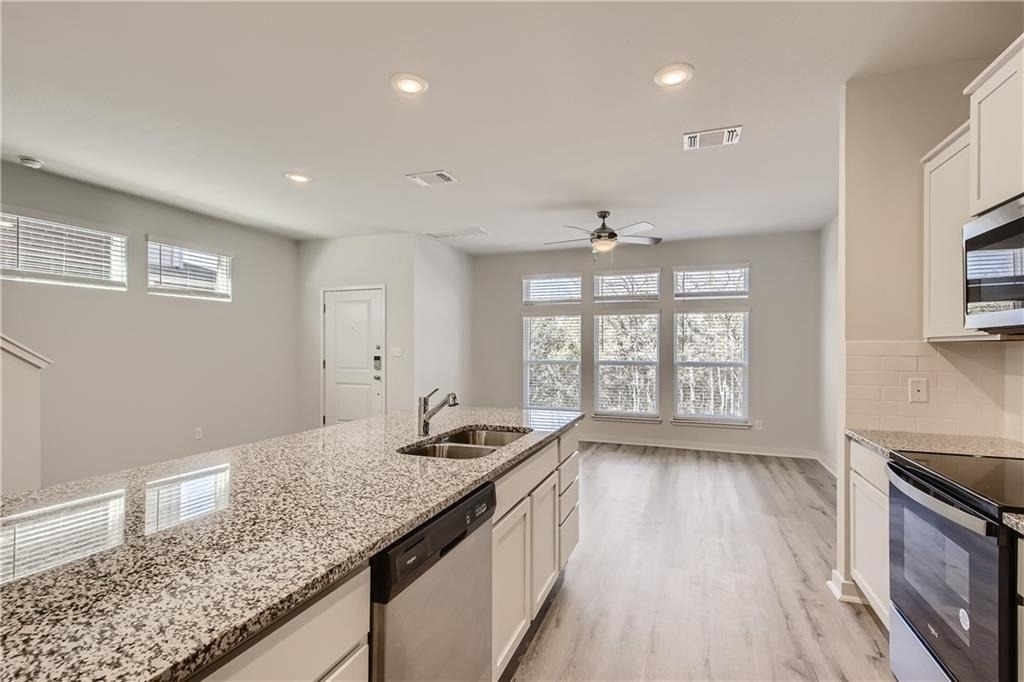 605 W South St - Photo 3