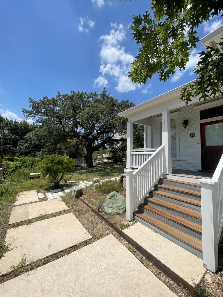 1000 E 8th St - Photo 26