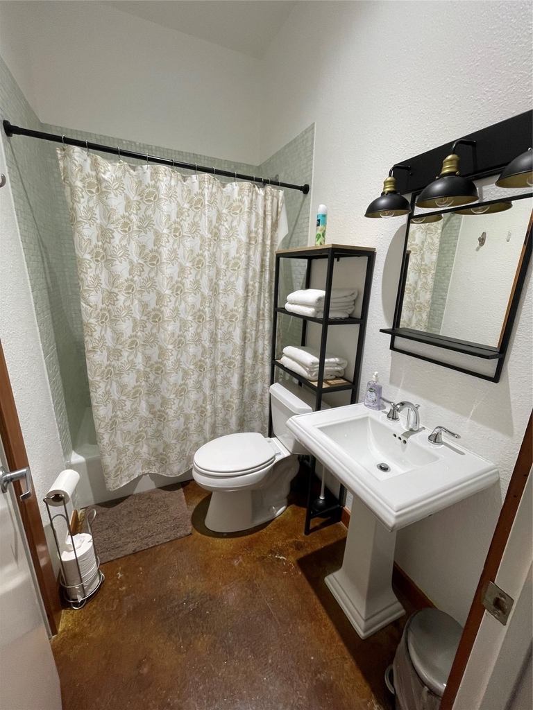 1000 E 8th St - Photo 20