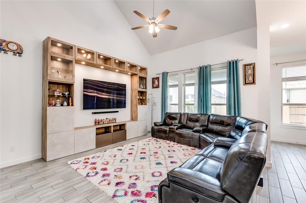 833 Whitetail Dr - Photo 4