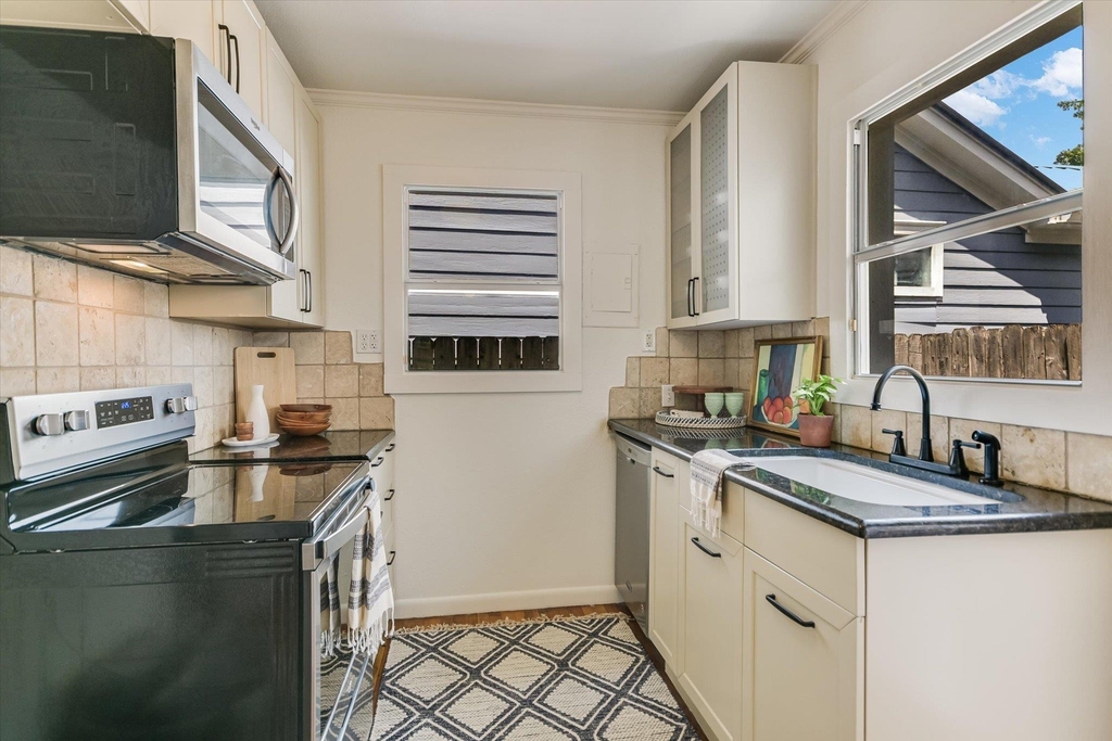 1110 W 22nd St - Photo 11