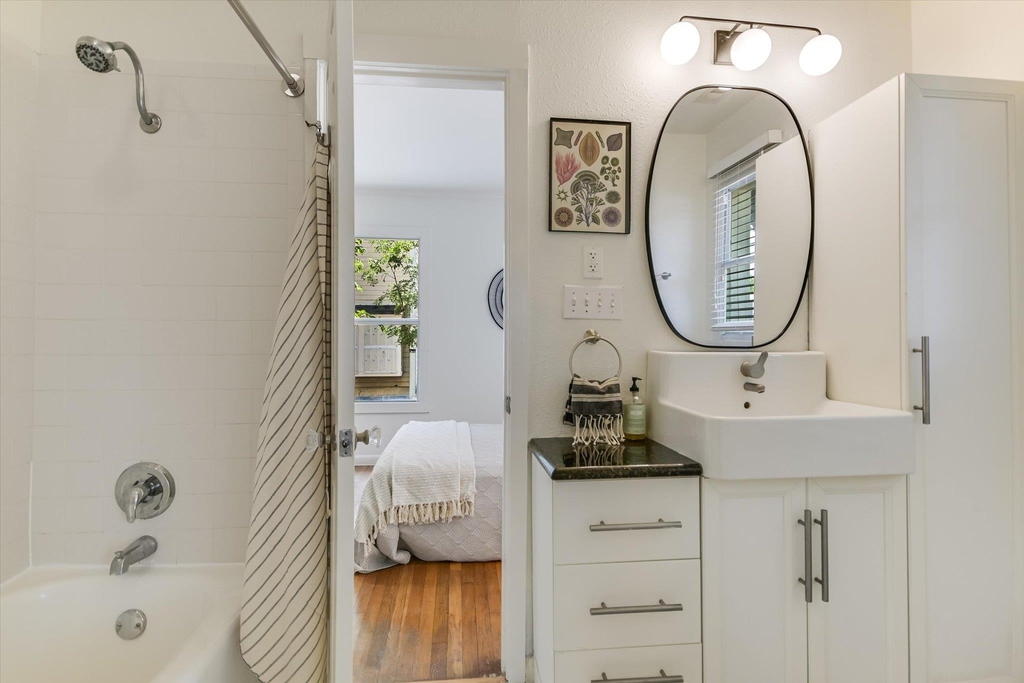 1110 W 22nd St - Photo 7