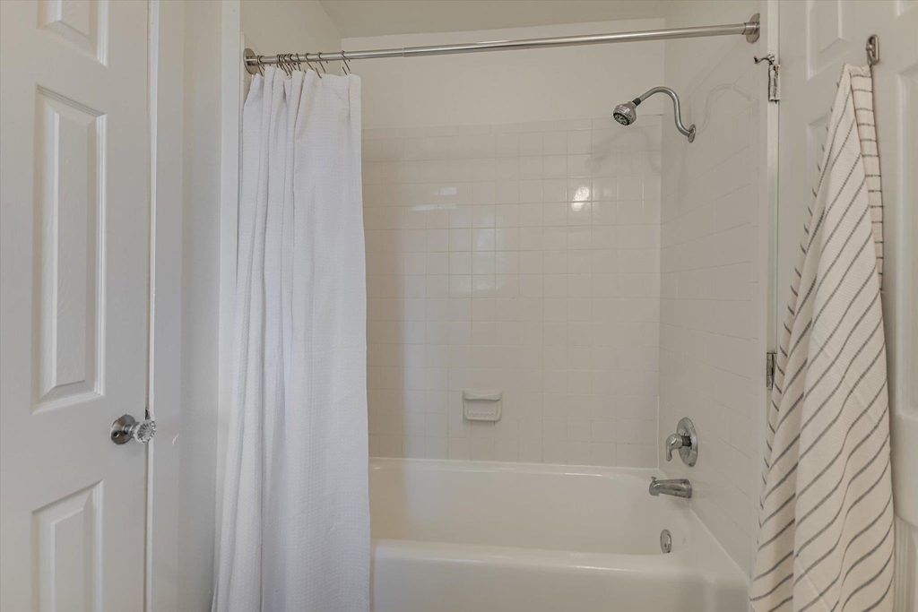 1110 W 22nd St - Photo 6