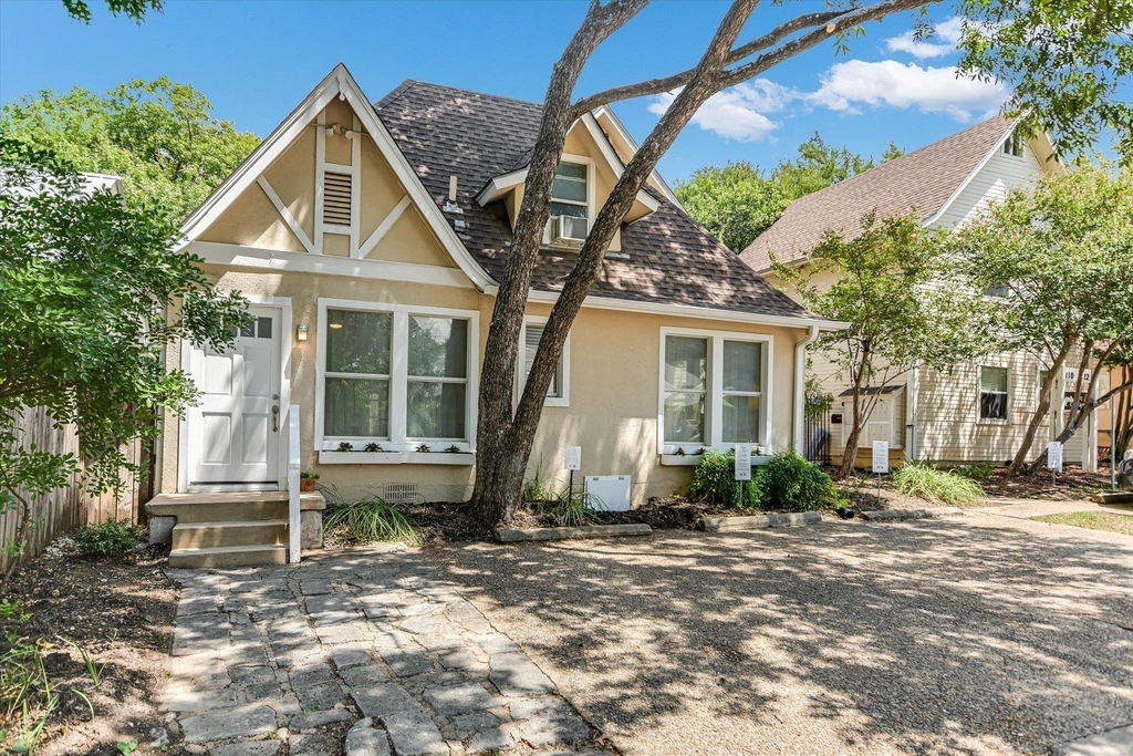 1110 W 22nd St - Photo 0