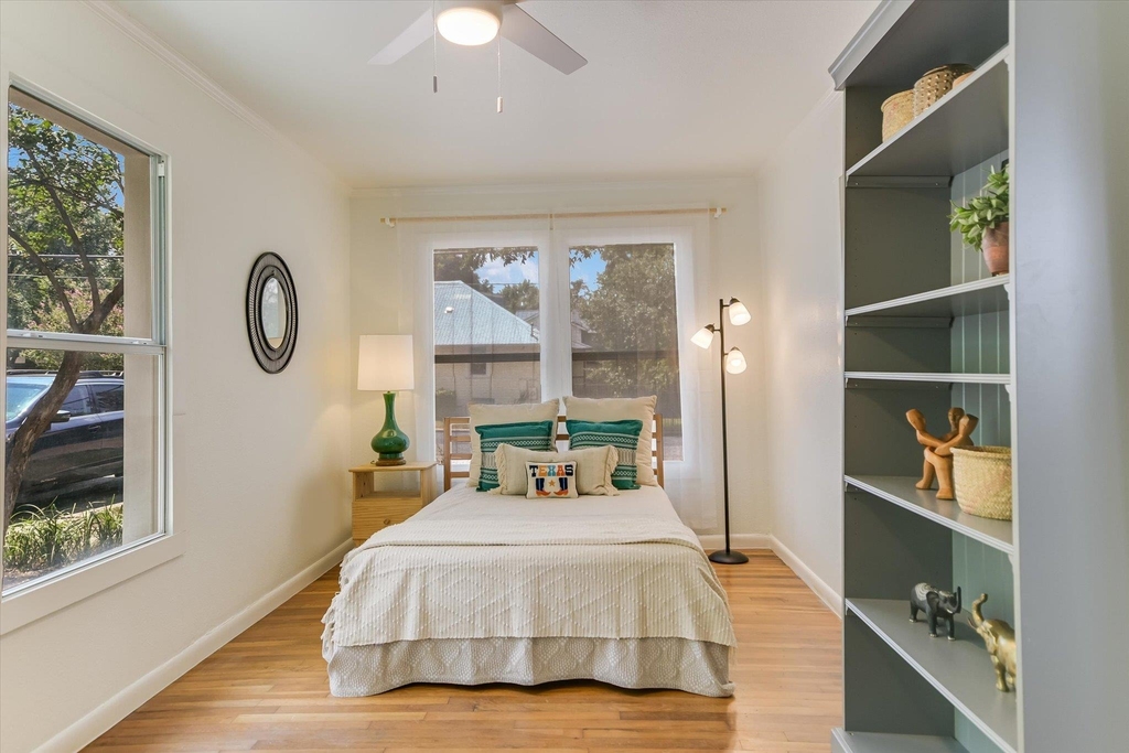 1110 W 22nd St - Photo 9