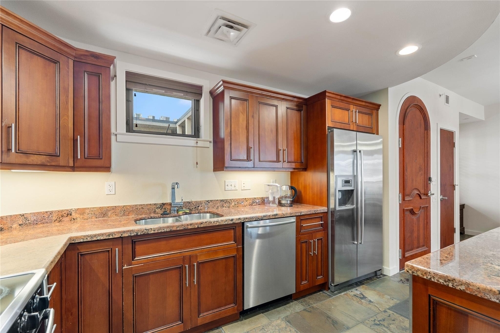 1812 West Ave - Photo 5