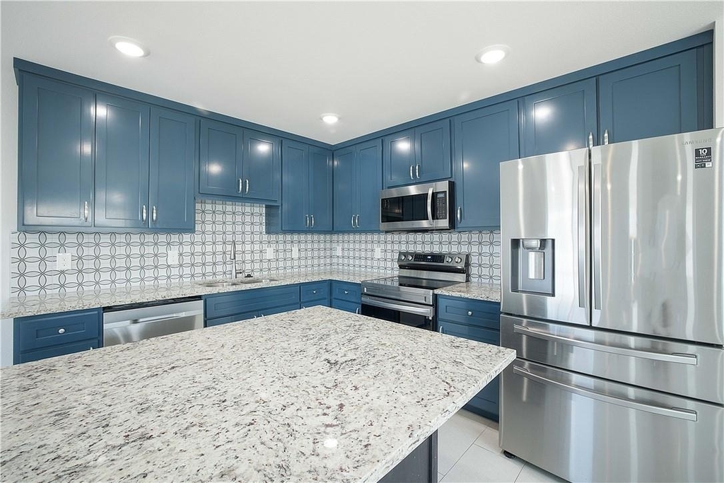 214 Lizzie St - Photo 1