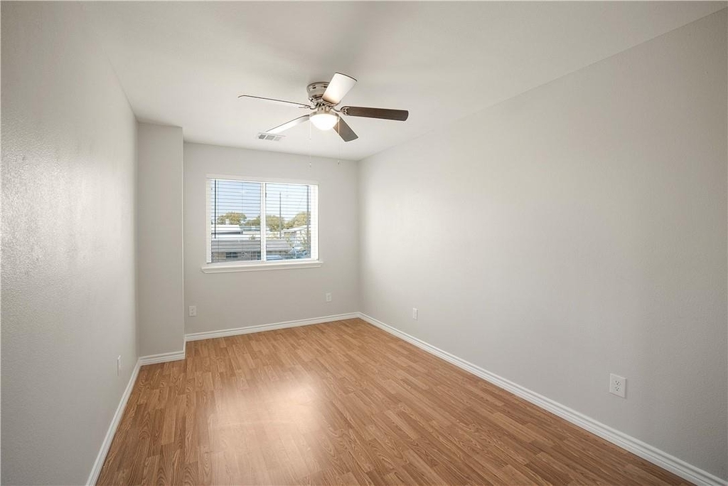 214 Lizzie St - Photo 13