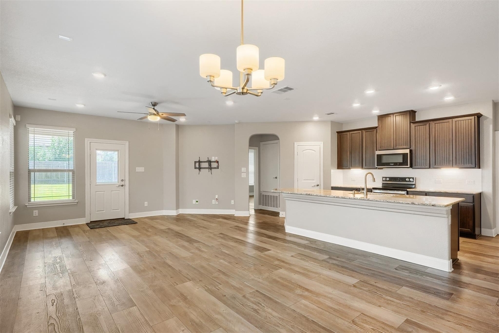199 Kennicott Dr - Photo 6