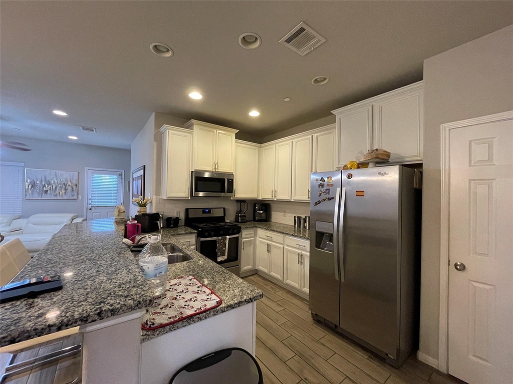 2304 S Lakeline Blvd - Photo 7