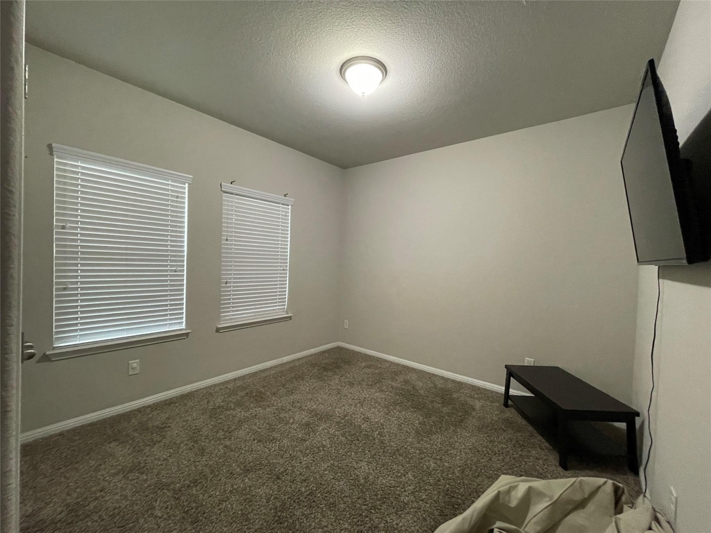 2304 S Lakeline Blvd - Photo 9