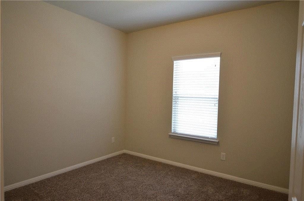2304 S Lakeline Blvd - Photo 16
