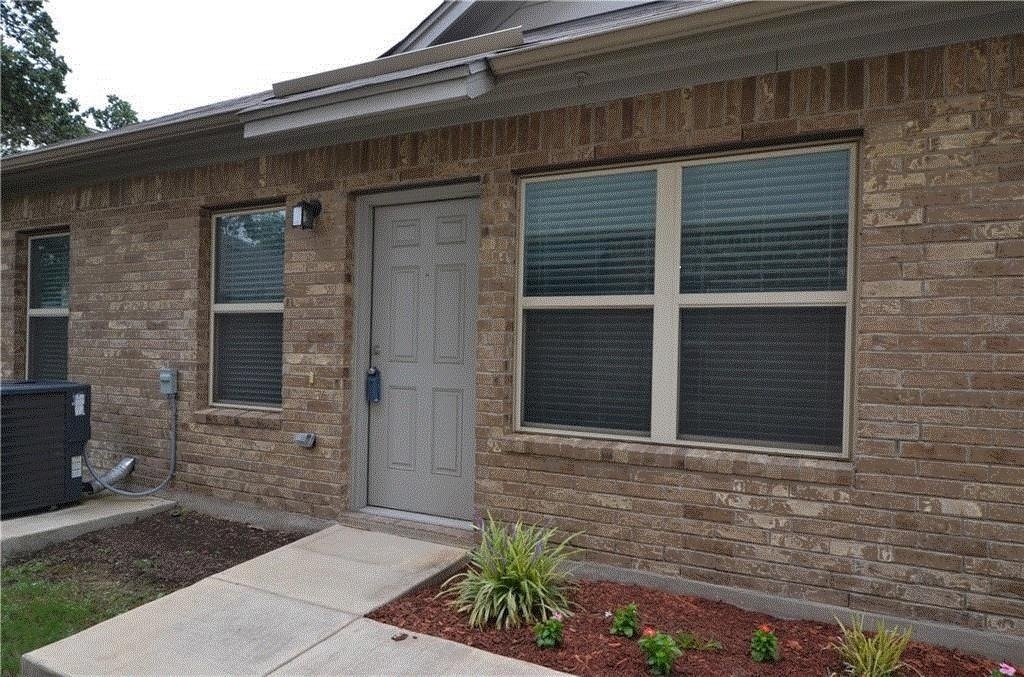 2304 S Lakeline Blvd - Photo 1