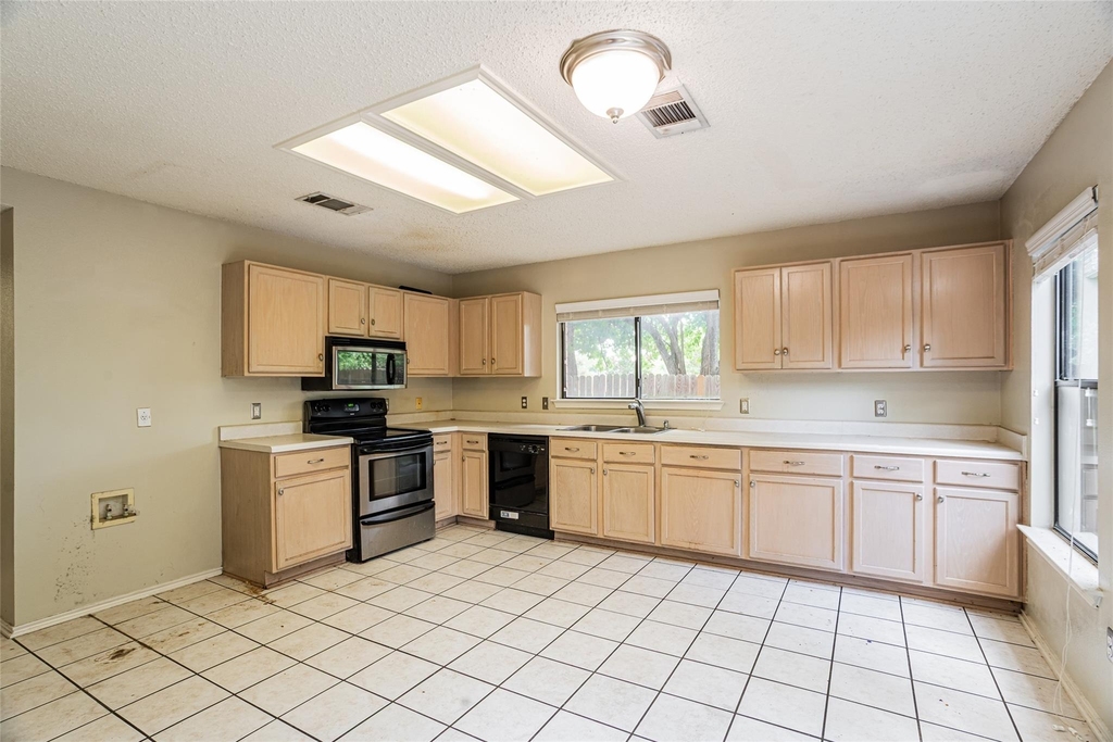 813 Kettering Dr - Photo 3