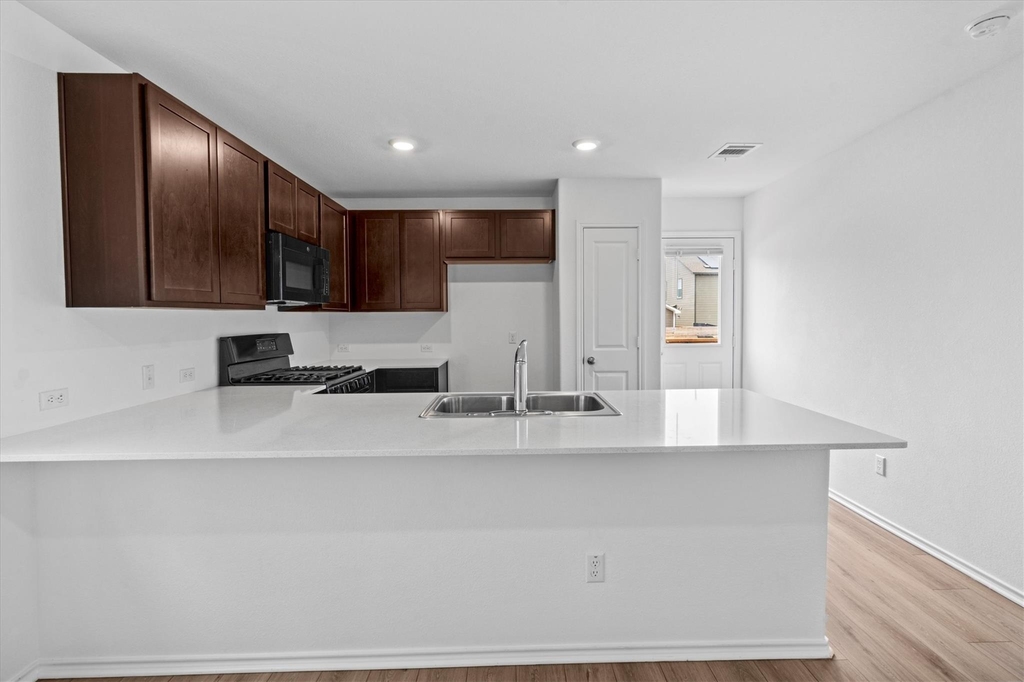 228 Patagonia St - Photo 8