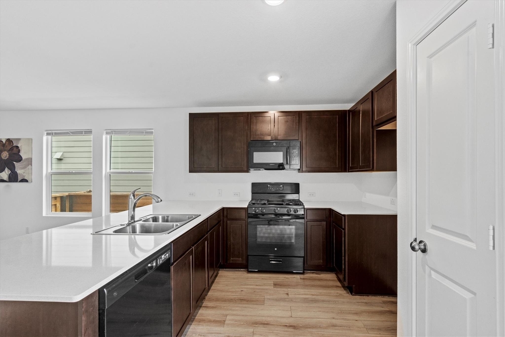 228 Patagonia St - Photo 6