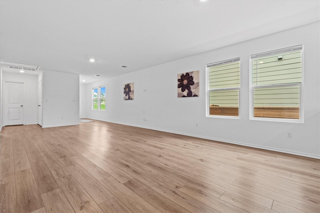 228 Patagonia St - Photo 4