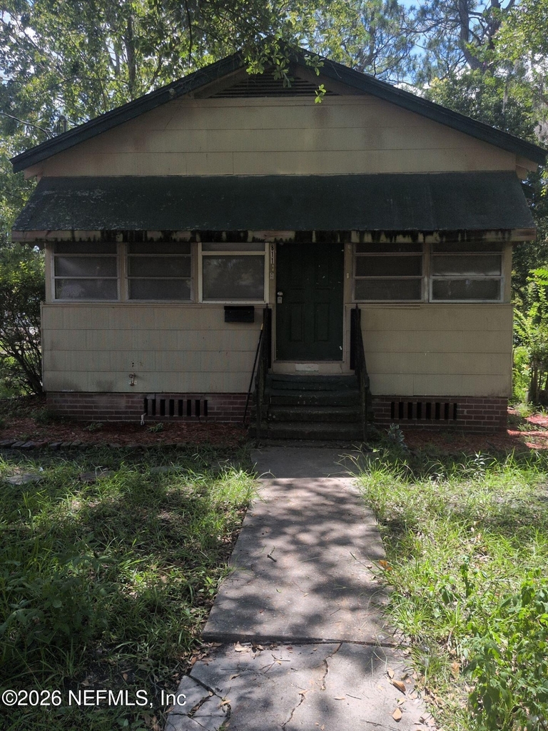 811 Mackinaw Street - Photo 0
