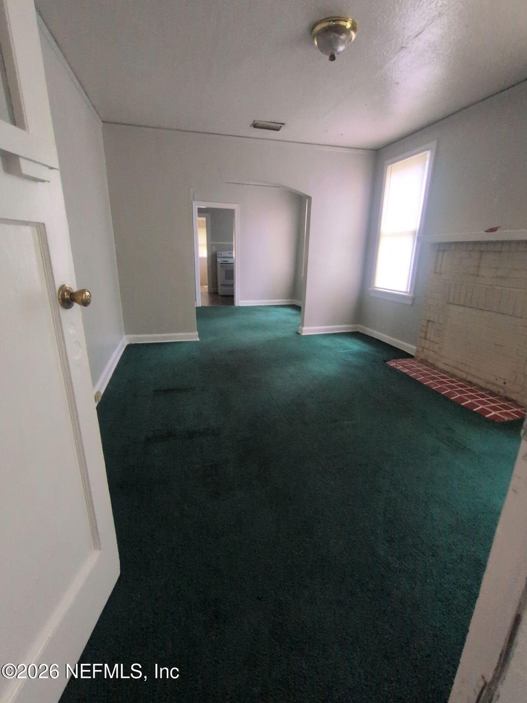 811 Mackinaw Street - Photo 1