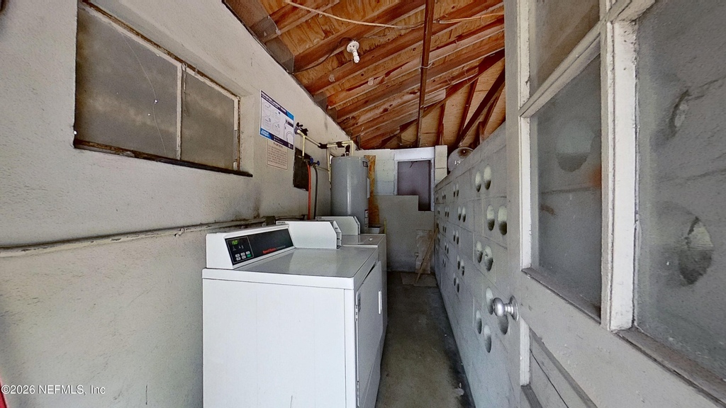 1464 Holmesdale Road - Photo 12