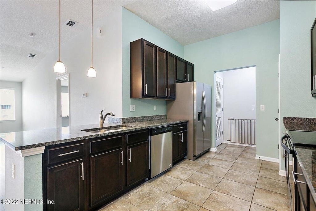 213 Larkin Place - Photo 5