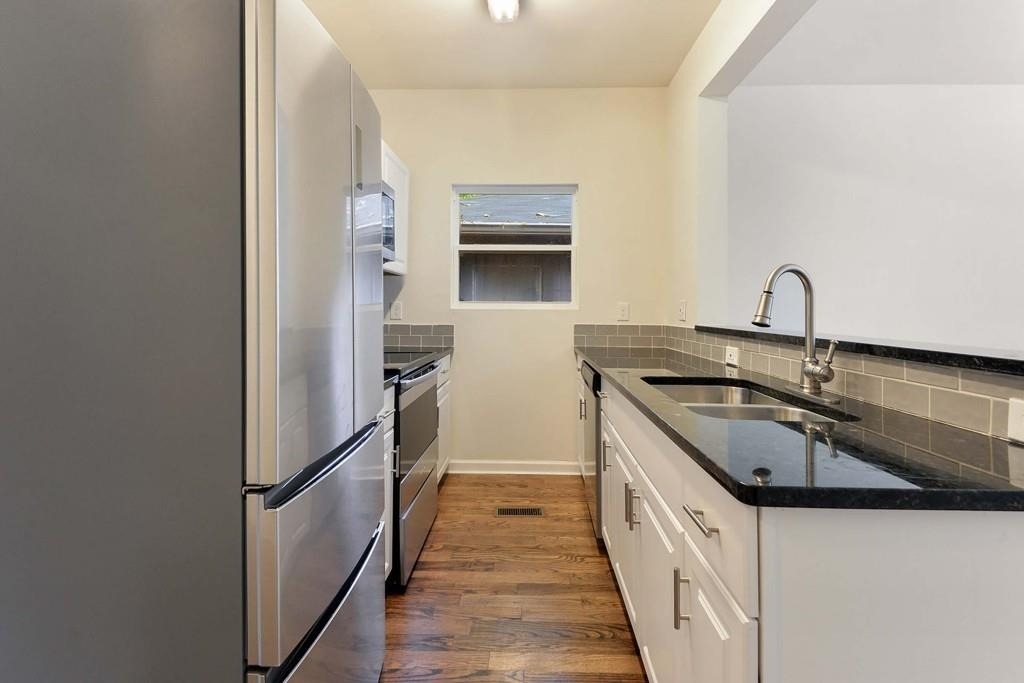 1099 Smith Street - Photo 5