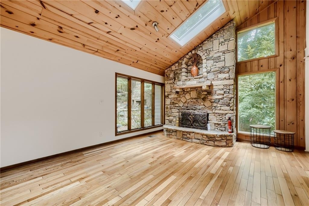 570 Idlewood Drive Nw - Photo 2