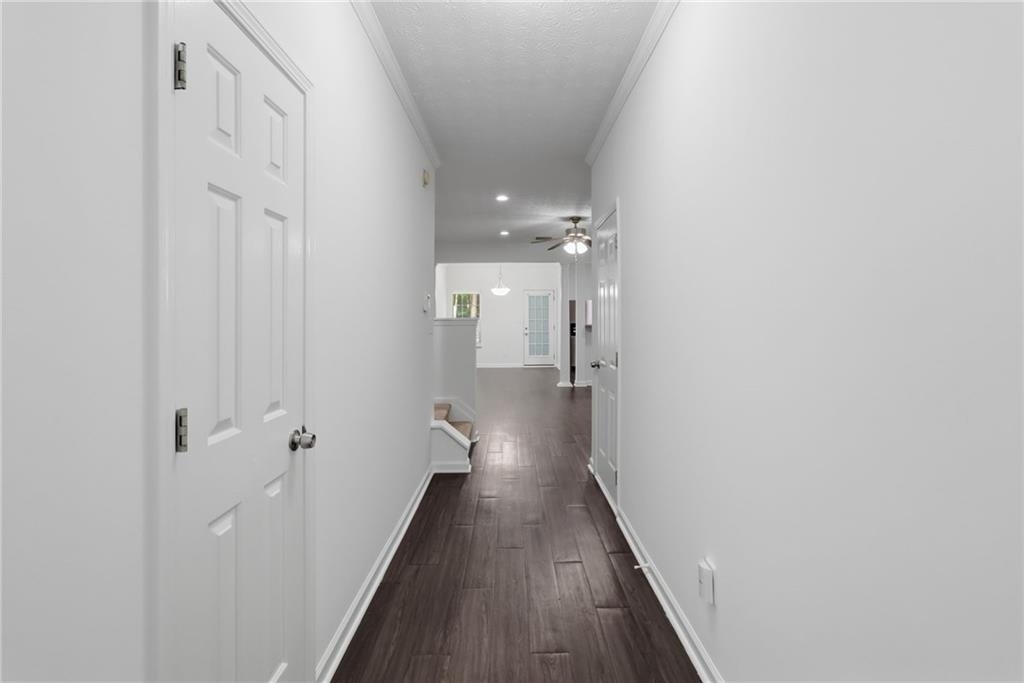 2915 Greyhawk Lane - Photo 2