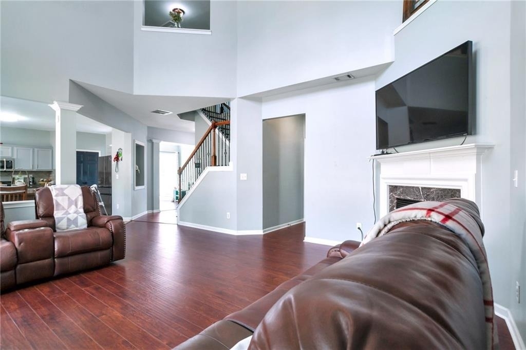 1565 Hedington Circle - Photo 5