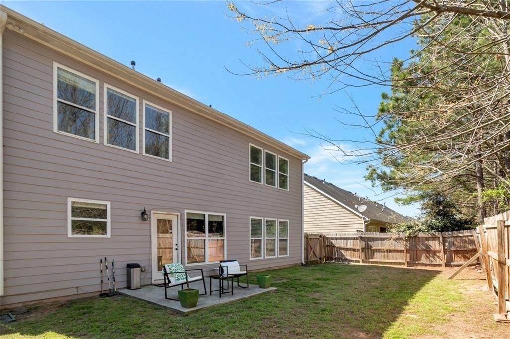 1565 Hedington Circle - Photo 1