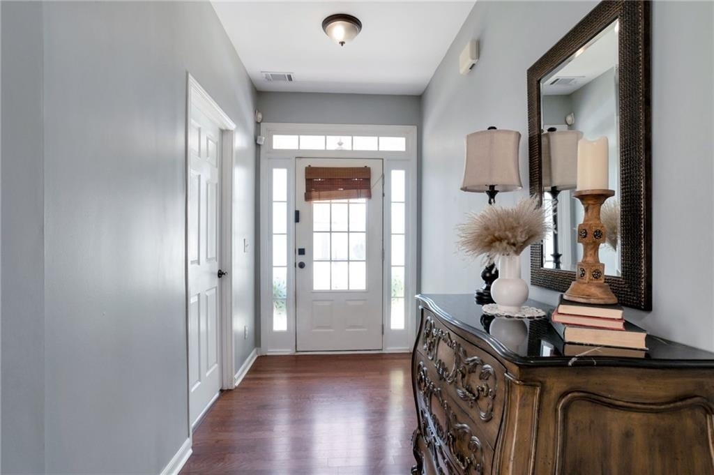 1565 Hedington Circle - Photo 3
