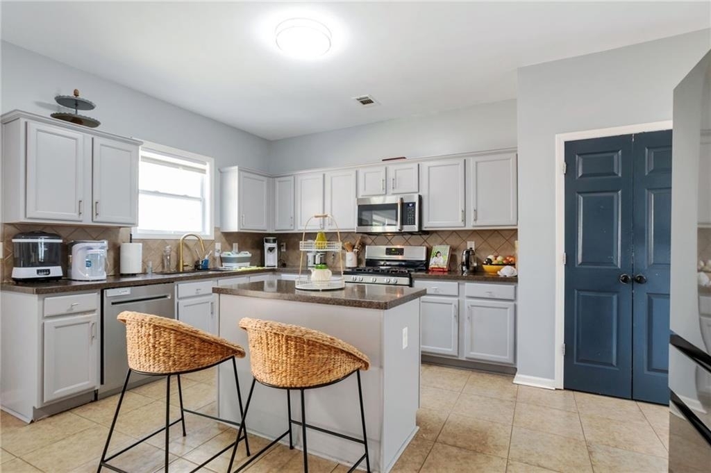 1565 Hedington Circle - Photo 6