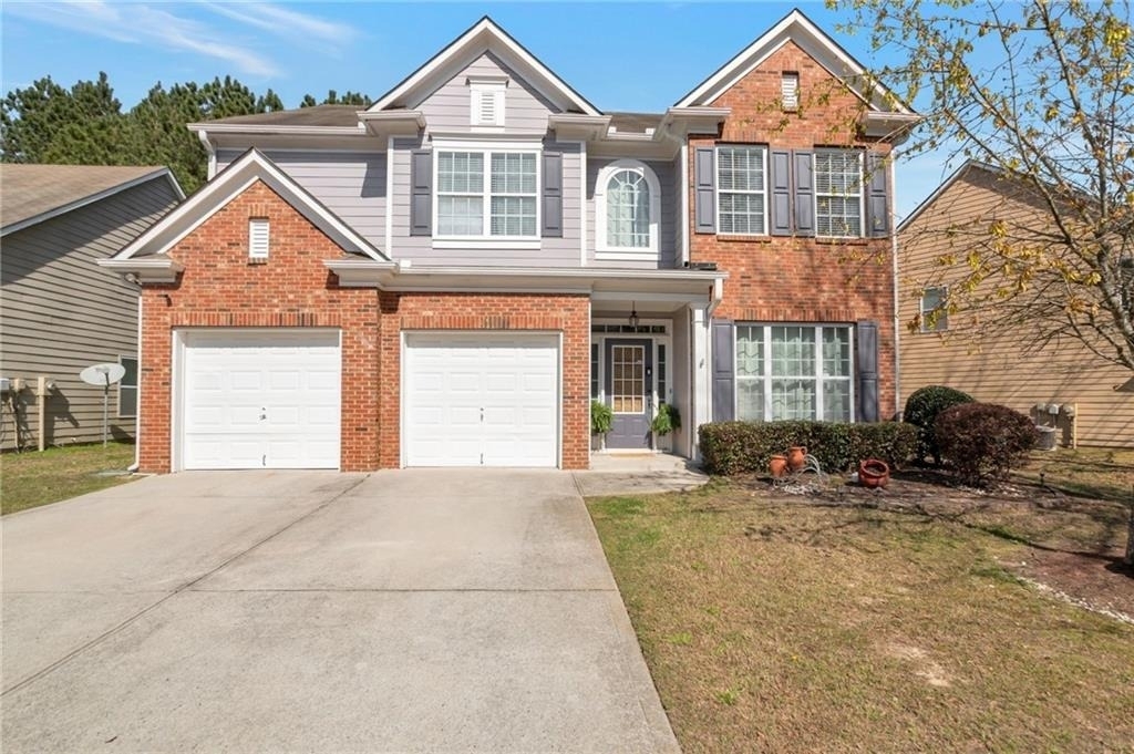 1565 Hedington Circle - Photo 0