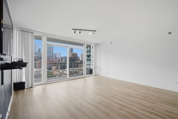 757 N Orleans Street - Photo 4
