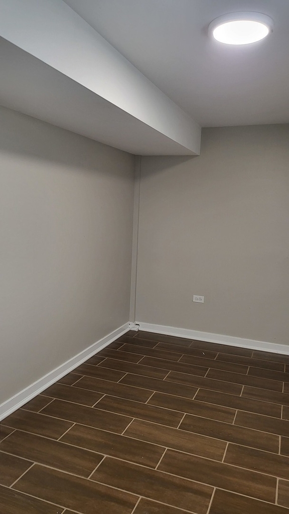 827 W 33rd Place - Photo 10