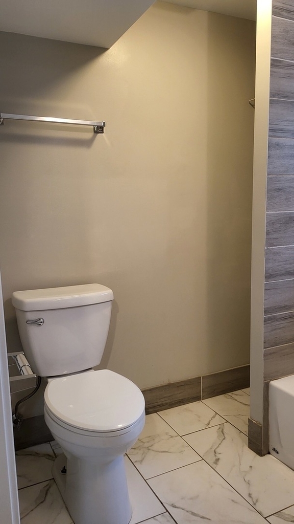 827 W 33rd Place - Photo 7