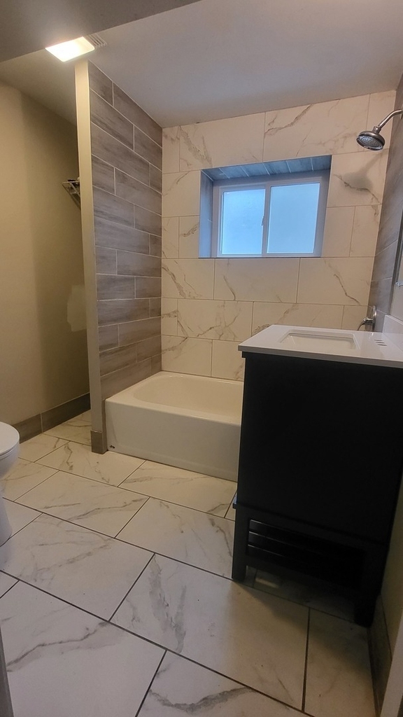 827 W 33rd Place - Photo 5